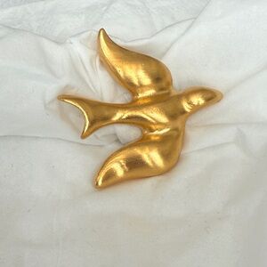 Ann Hand gold flying dove pin brooch retired